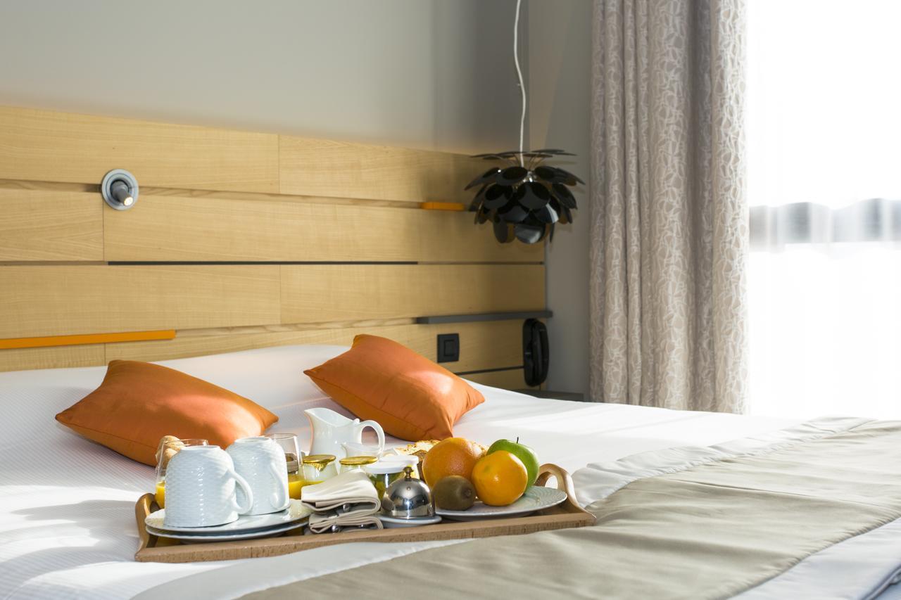 Logis Hotel Du Morvan - Restaurant La Table De Jerome Luzy Dış mekan fotoğraf